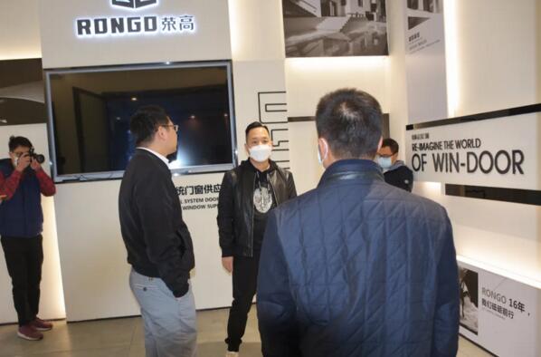 區(qū)、鎮(zhèn)政府領(lǐng)導(dǎo)蒞臨榮高門窗慰問走訪