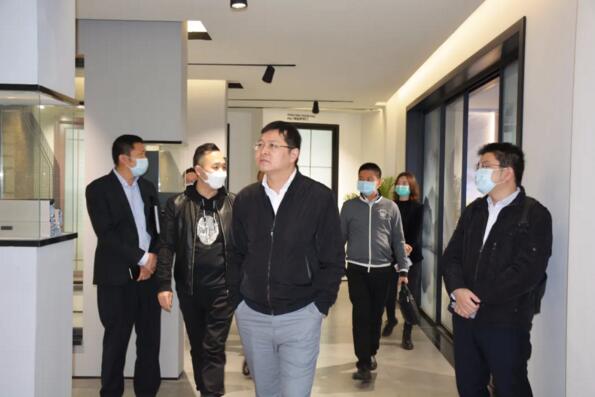 區(qū)、鎮(zhèn)政府領(lǐng)導(dǎo)蒞臨榮高門窗慰問走訪