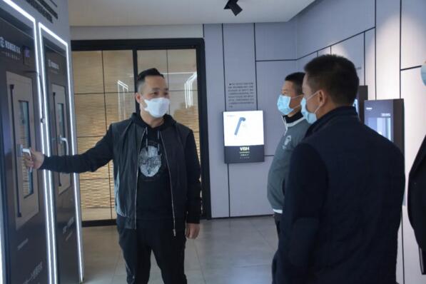 區(qū)、鎮(zhèn)政府領(lǐng)導(dǎo)蒞臨榮高門窗慰問走訪