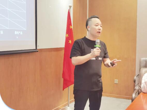 黃董進行了清晰的戰(zhàn)略規(guī)劃及布局