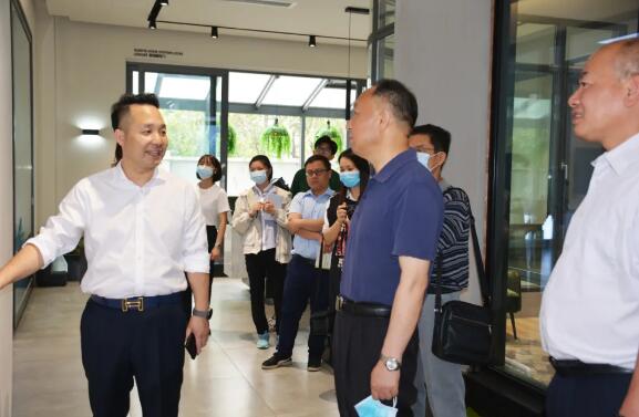 熱烈歡迎“企業(yè)暖春行動(dòng)”工作組蒞臨榮高門窗調(diào)研送溫暖