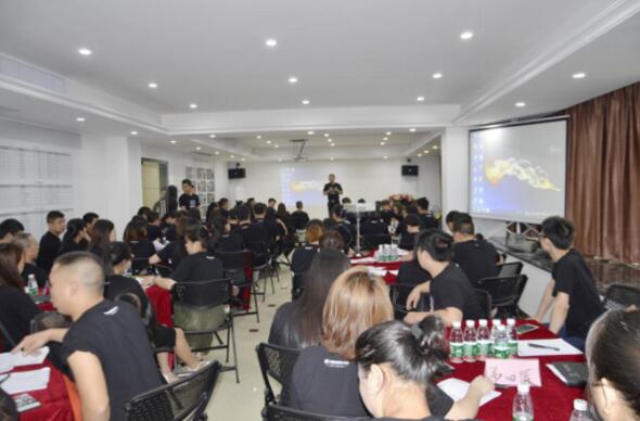 【學無止境】榮高第三屆超級店長特訓火爆進行中....