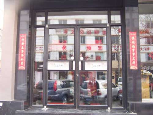 夏威夷海岸FY-AC544型號肯德基門案例 - 中出網(wǎng)-智能出入口與停車充電門戶