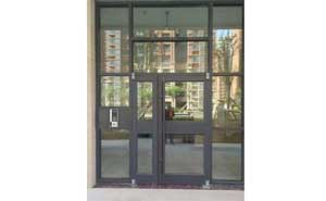 竹洲豪苑南區(qū)HU-FA122型號肯德基門案例 - 中出網(wǎng)-智能出入口與停車充電門戶