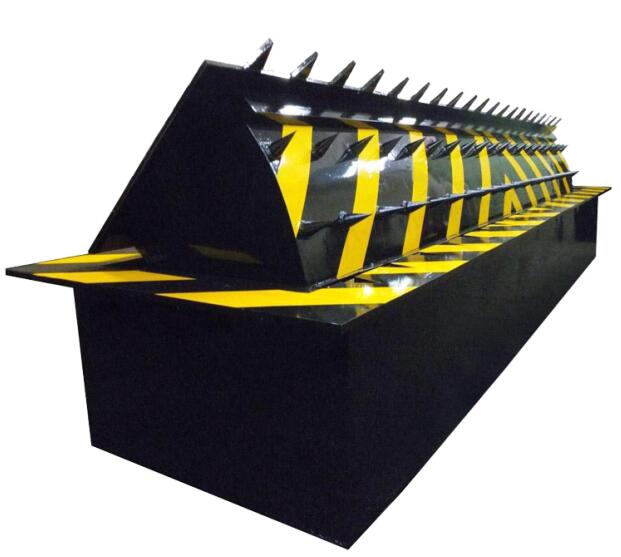 南陽出安智能路障機(jī)為翰林華府大門口添上色彩