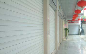 德州嘉泰?紫御國都選用德州出安智能卷簾門