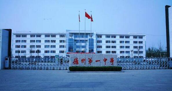 德州出安智能伸縮門成德州第一中學大門口一顆璀璨明珠    