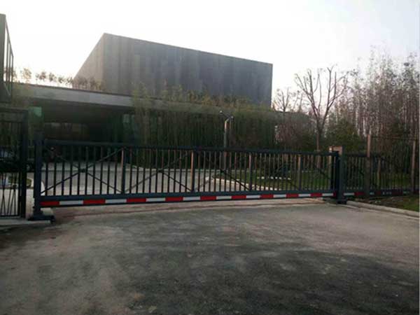 熱烈祝賀衡陽出安智能懸浮平移門進駐衡陽奧星游泳館