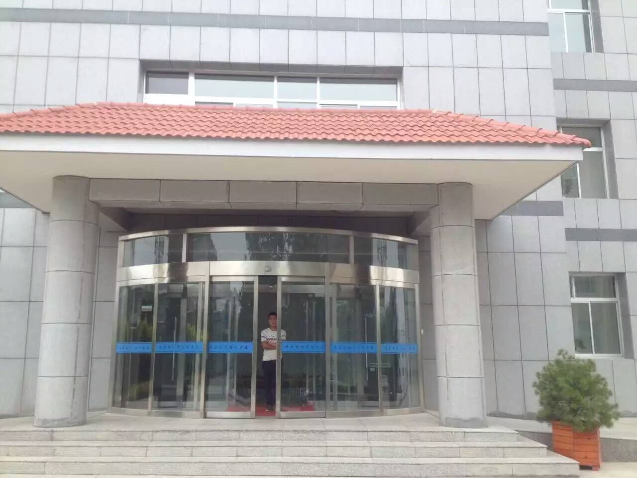 榆林出安智能自動門進(jìn)駐中共榆林市榆陽區(qū)委