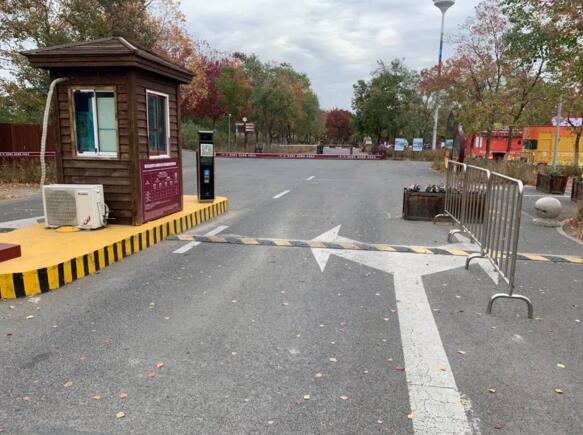 捷EⅢ智能道閘99.8%的自動車牌識別率搭配線上繳費系統(tǒng)