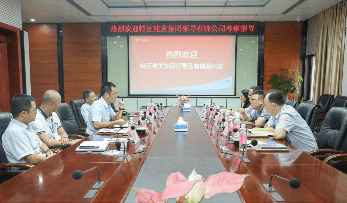 捷順科技總經(jīng)理趙勇、副總經(jīng)理何軍向李喻春一行作了工作匯報(bào)