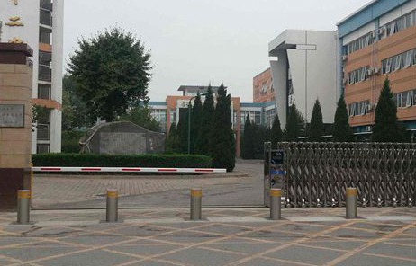 升降柱 - 中出網(wǎng)-智能出入口與停車充電門戶