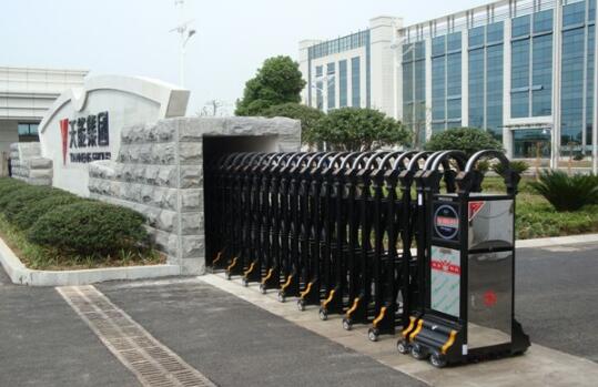 天能集團(tuán)安裝對(duì)湖州出安智能伸縮門正式投入使用