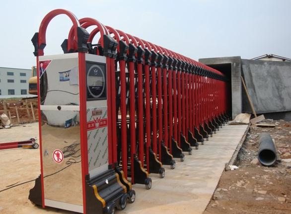 湖州出安智能電動(dòng)伸縮門(mén)進(jìn)駐浙江錦尚合成革公司大門(mén)口