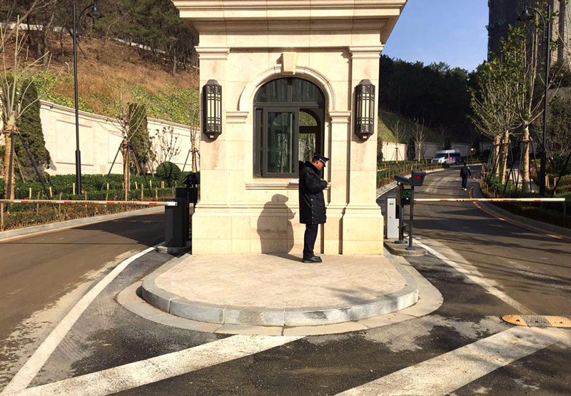 綠城桃園里（停車場純車牌識別系統(tǒng)）工程案例 - 中出網-智能出入口與停車充電門戶