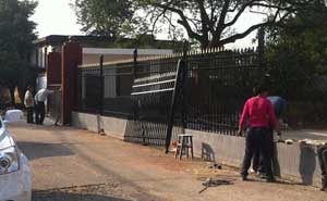 龍巖廟前錳礦公司圍墻護(hù)欄案例