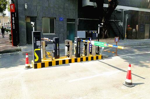 科拓無人收費停車場