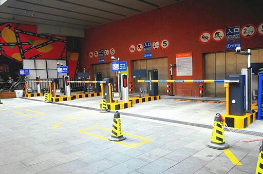 科拓無人收費停車場