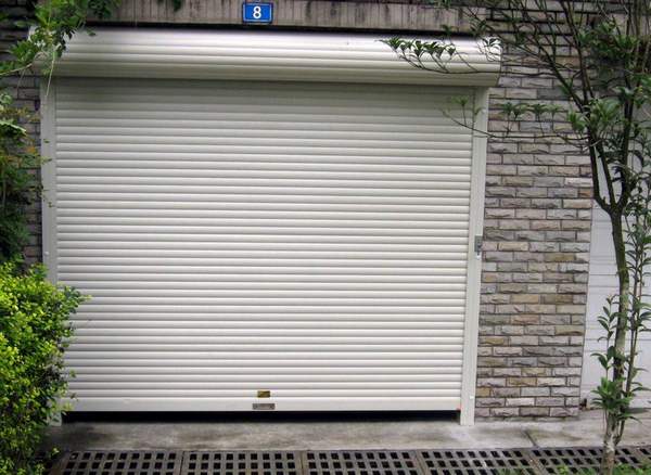 日照壹號學(xué)府卷簾門案例 - 中出網(wǎng)-智能出入口與停車充電門戶