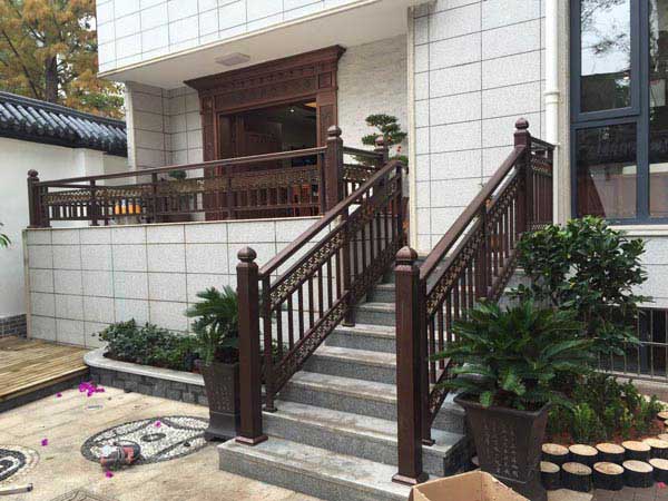 松原中東?帕薩迪納護(hù)欄案例 - 中出網(wǎng)-智能出入口與停車充電門戶