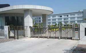 云南曲靖交通集團(tuán)有限公司電動(dòng)伸縮門案例