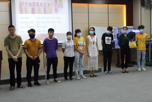 王總的簡短講話為生日會揭開序幕