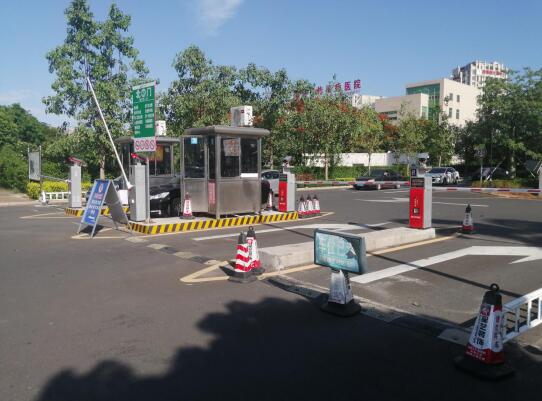 醫(yī)院選用了道爾恭三一體機(jī)6進(jìn)6出+車位引導(dǎo)系統(tǒng)
