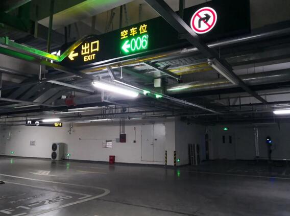 該項(xiàng)目采用恭III停車場(chǎng)（10進(jìn)10出）+車位引導(dǎo)（2000余車位攝像頭）