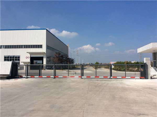 玉林配司汽車配件有限公司分段平移門案例 - 中出網(wǎng)-智能出入口與停車充電門戶