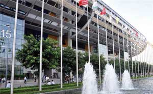 益陽萬達(dá)廣場不銹鋼旗桿案例