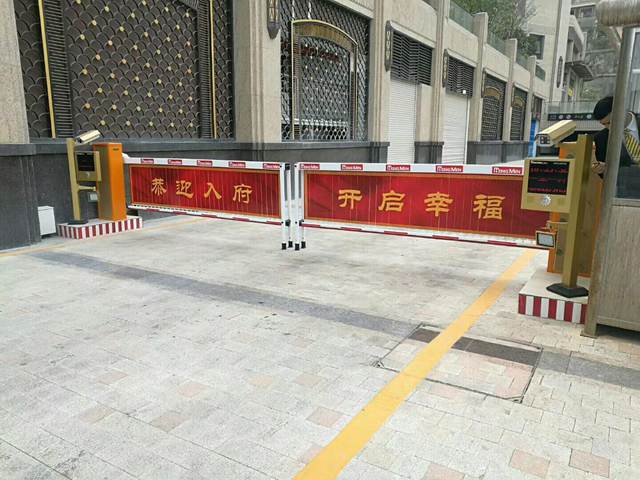 喜迎瀘州出安智能車牌識別系統(tǒng)進(jìn)駐瀘州金科?博翠灣