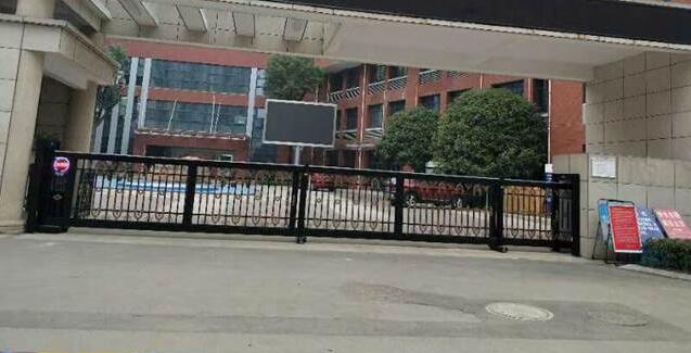 瀘州汽車站電動(dòng)伸縮門案例 - 中出網(wǎng)-智能出入口與停車充電門戶