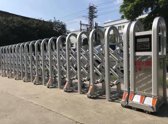 張家口學(xué)院與張家口出安智能伸縮門達(dá)成合作協(xié)議