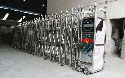 張家口機械工業(yè)學校與張家口出安智能再度合作引進伸縮門