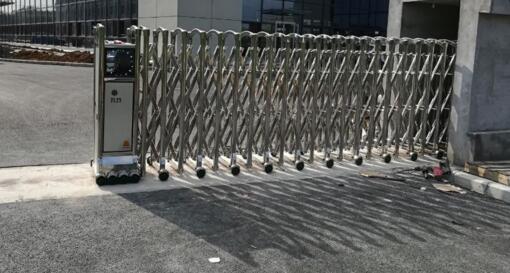 張家口出安智能電動伸縮門成為河北北方學院文學院的搖籃