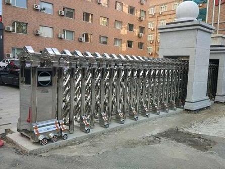 歡樂江山選用承德出安智能伸縮門彰顯個(gè)性