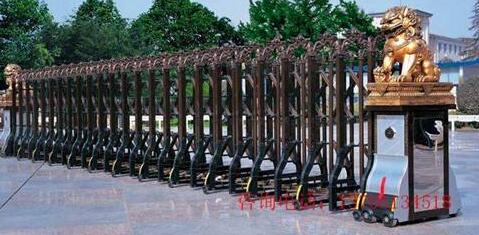 承德技師學(xué)院大門口的伸縮門由承德出安智能提供