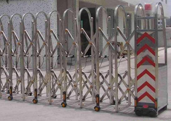 承德出安智能電動(dòng)伸縮門(mén)順利進(jìn)駐承德華慷都山農(nóng)產(chǎn)品集團(tuán)有限公司大門(mén)口