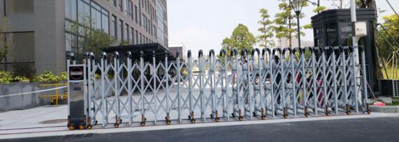 江南福郡項(xiàng)目與承德出安智能再度合作引進(jìn)伸縮門