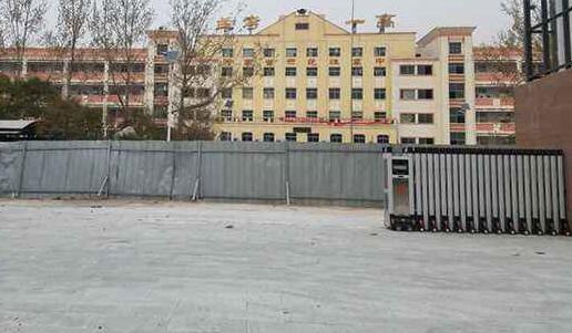 承德存瑞中學(xué)信賴承德出安智能電動(dòng)伸縮門