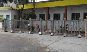 婁底市創(chuàng)業(yè)投資集團有限公司電動伸縮門案例