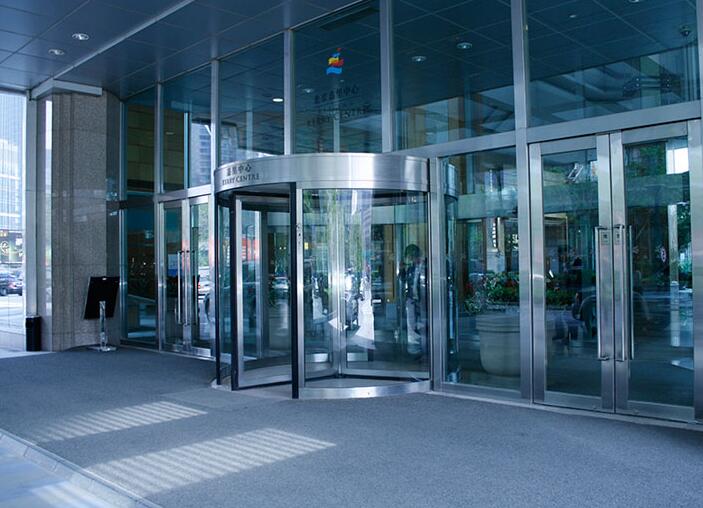 秦皇島出安智能旋轉(zhuǎn)門(mén)進(jìn)駐金屋秦皇半島工程