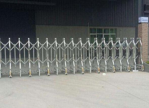 秦皇島出安智能電動伸縮門點(diǎn)綴秦皇島職業(yè)技術(shù)學(xué)院