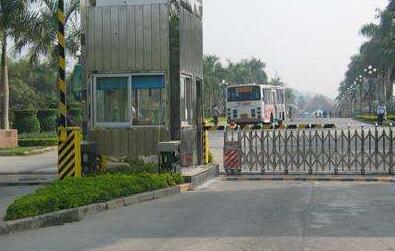 秦皇島出安智能電動(dòng)伸縮門點(diǎn)綴河北對(duì)外經(jīng)貿(mào)職業(yè)學(xué)院