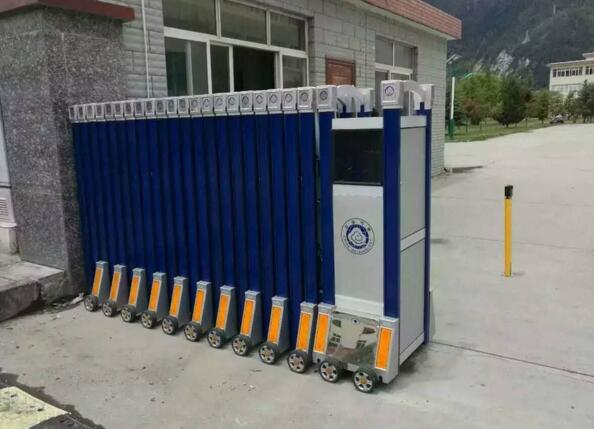 秦皇島出安智能為世紀港灣大門口增添電動伸縮門