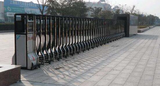 秦皇島出安智能伸縮門亮相在秦皇島市燕秦納米科技有限公司