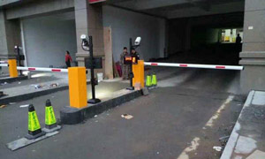 六盤水國貿(mào)廣場道閘案例