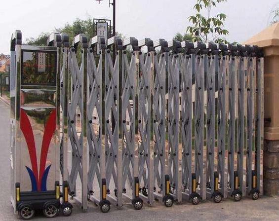 祝賀衡水出安智能電動伸縮門進(jìn)駐衡水昌華環(huán)保設(shè)備制造有限公司大門口