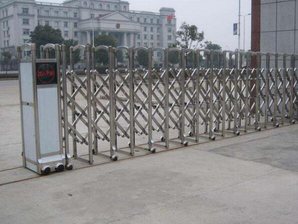 衢州華茂外國語學(xué)校選擇衢州出安智能為電動伸縮門供貨商