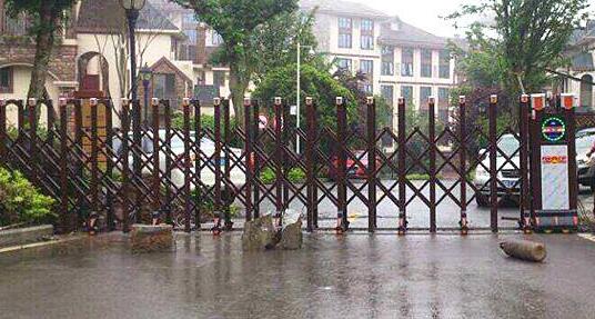 衢州出安智能電動伸縮門進駐衢州市翔宇中等專業(yè)學校大門口